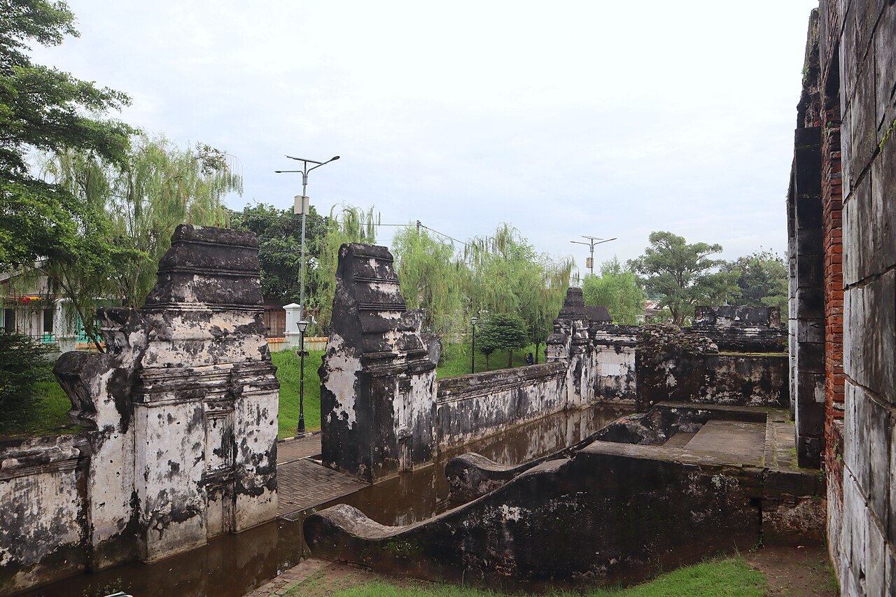 Gerbang Keraton Kaibon di Kota Serang