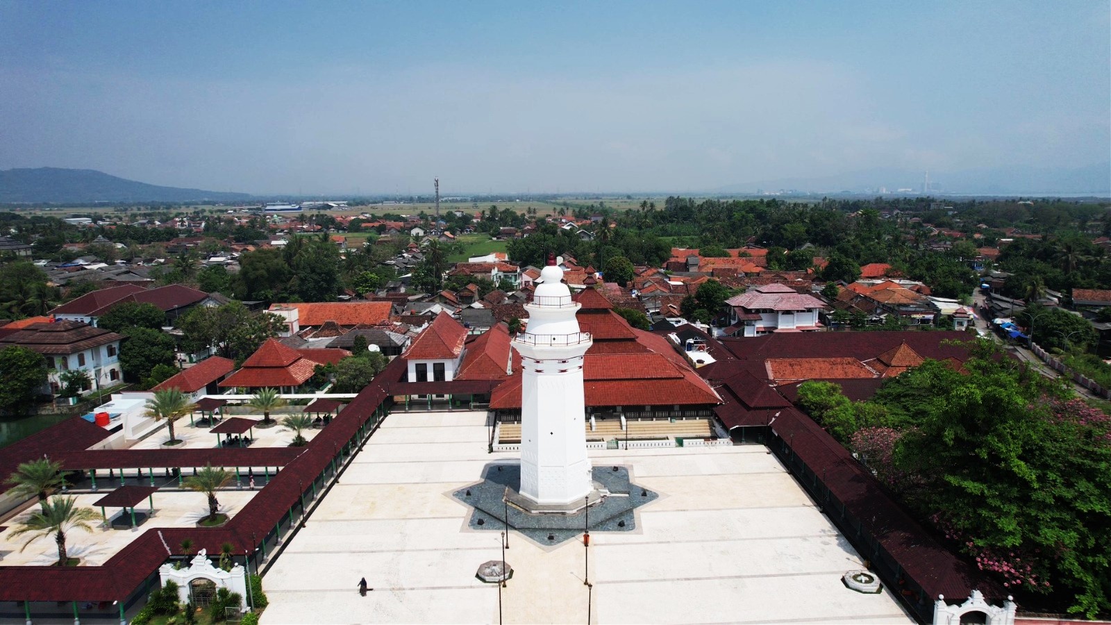 Menara Masjid Agung Banten di kawasan Banten Lama