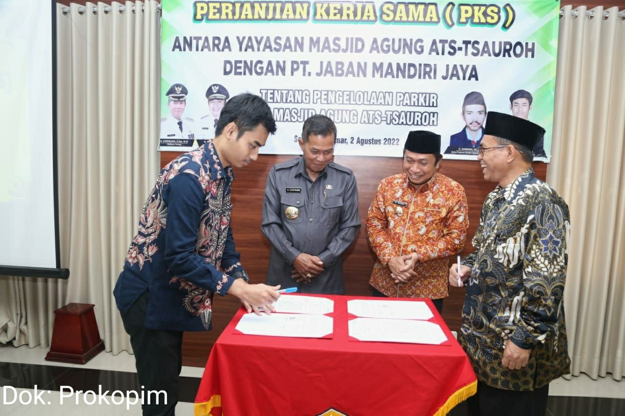 Walikota dan Wakil Walikota Saksikan Penandatanganan PKS Pengelolaan Parkir Masjid Agung Ats-Tsauroh