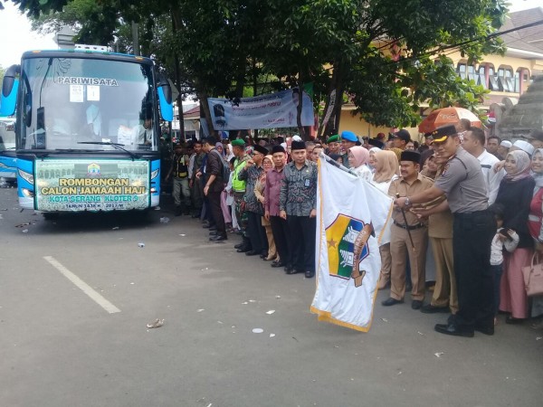 Walikota Lepas Jemaah Calon Haji Kota Serang