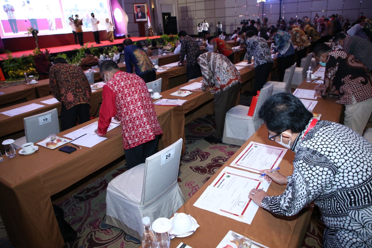 Syafrudin Tanda Tangani Komitmen Pembangunan Mal Pelayanan Publik