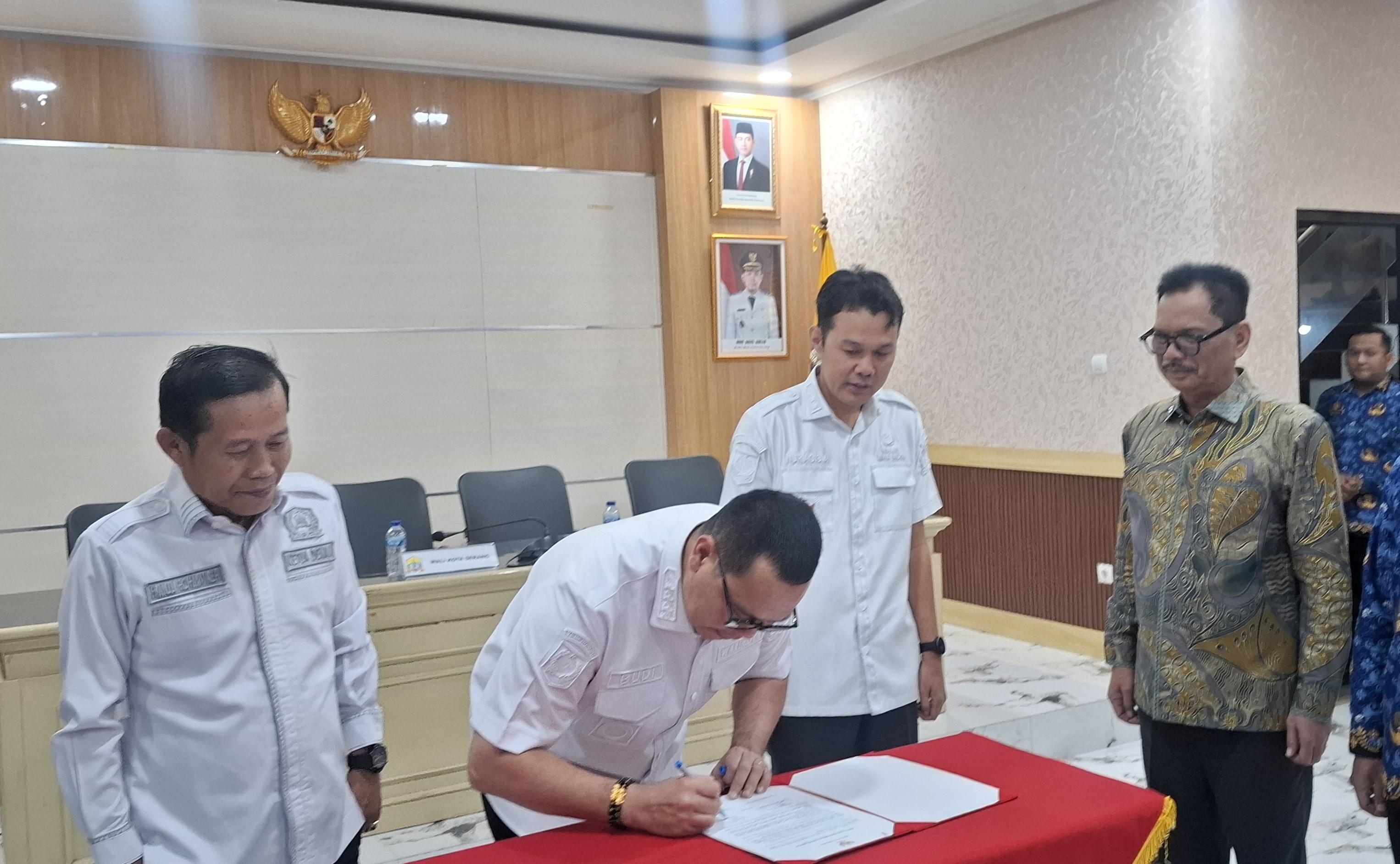 Wali Kota Serang Budi Rustandi Lantik Tiga Pejabat Eselon II demi Percepatan Pembangunan Infrastruktur Daerah