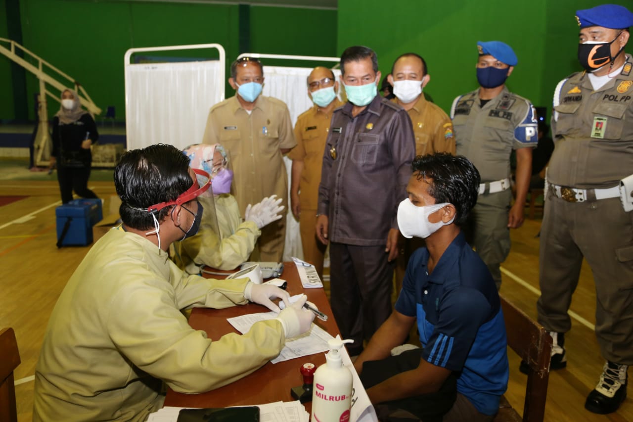 Walikota Serang Tinjau Langsung Vaksinasi Massal di Gor Maulana Yusuf Kota Serang
