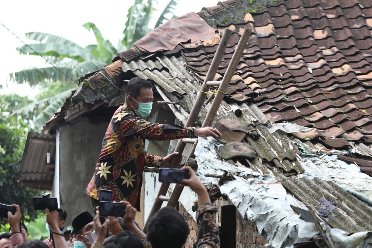 Hari Amal Bakti, Kemenag Kota Serang Adakan Bedah Rumah