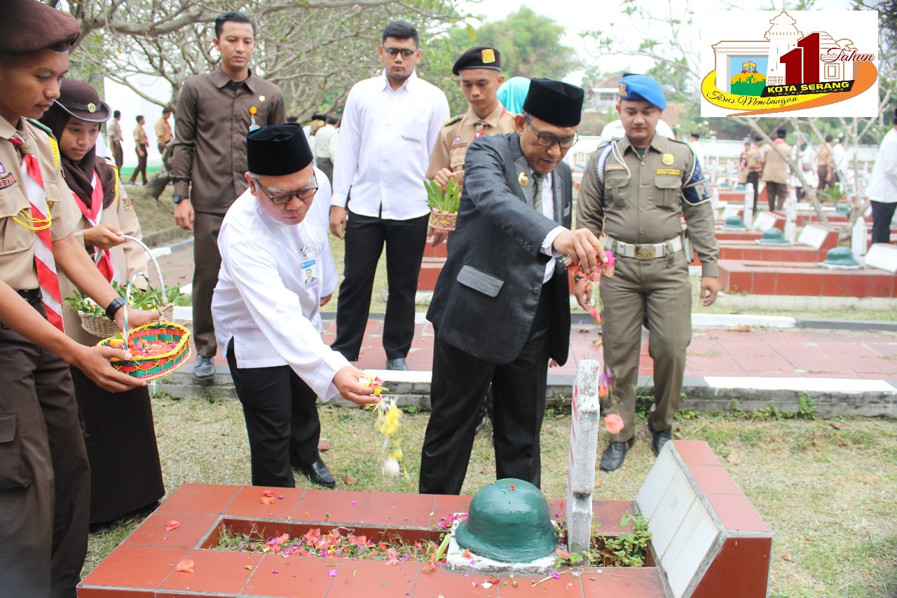 PERINGATI HUT KOTA SERANG ke 11 PEJABAT DAN ASN LAKUKAN ZIARAH