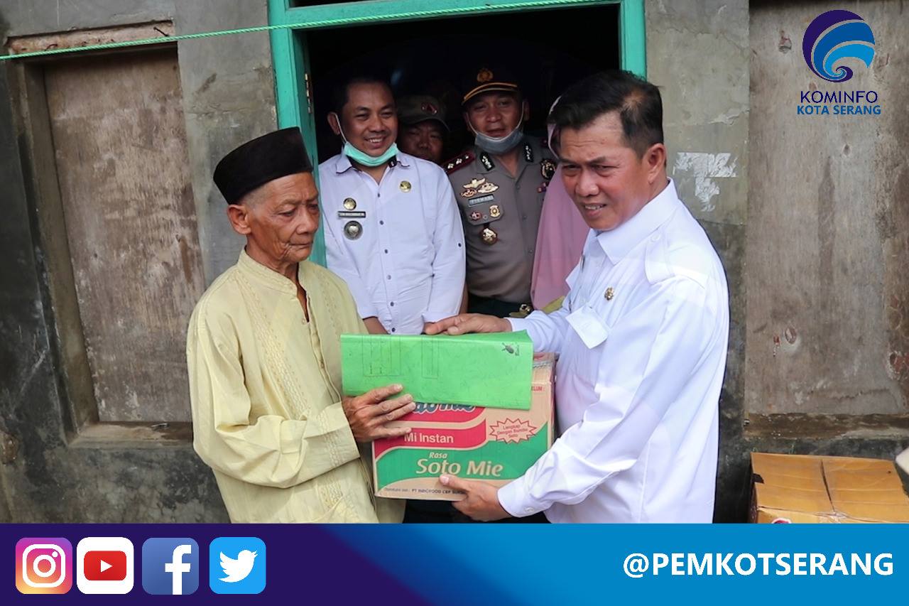 Walikota Serang Kunjungi Korban Longsor