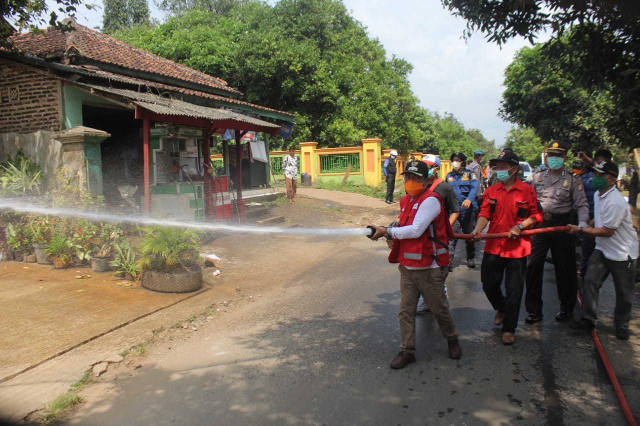 Penyemprotan Cairan Disinfektan di Tiga kelurahan Kecamatan Curug