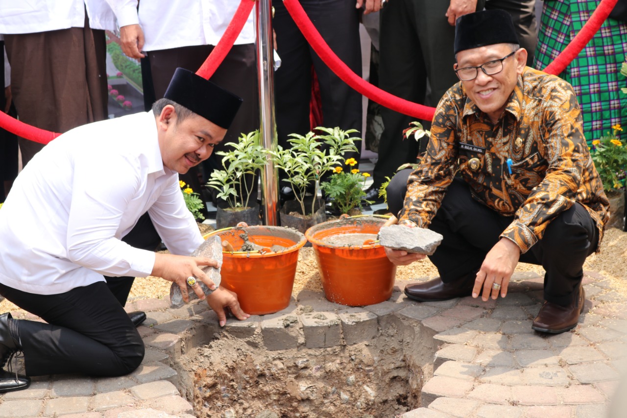 Peletakan Batu Pertama Pembangunan Masjid Agung Kota Serang.