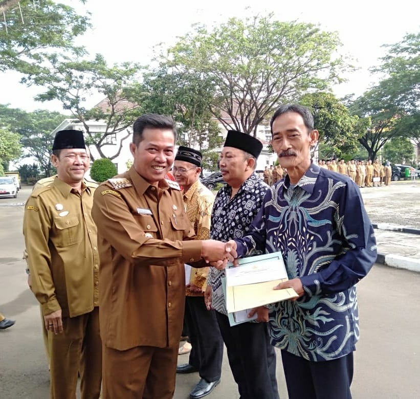 Walikota Serang Beri Penghargaan Purna Aparatur Sipil Negara (ASN)