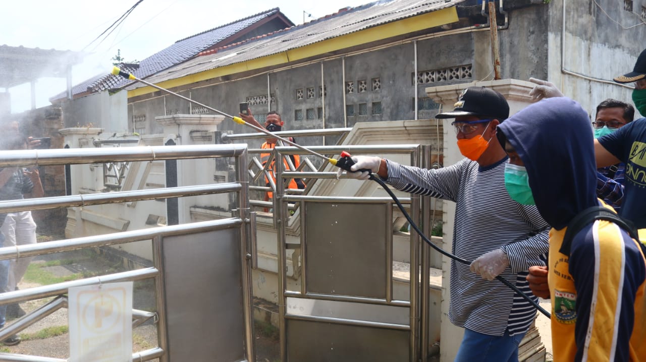 Penyemprotan Disinfektan di Kelurahan Banjarsari Kec.Cipocok Jaya