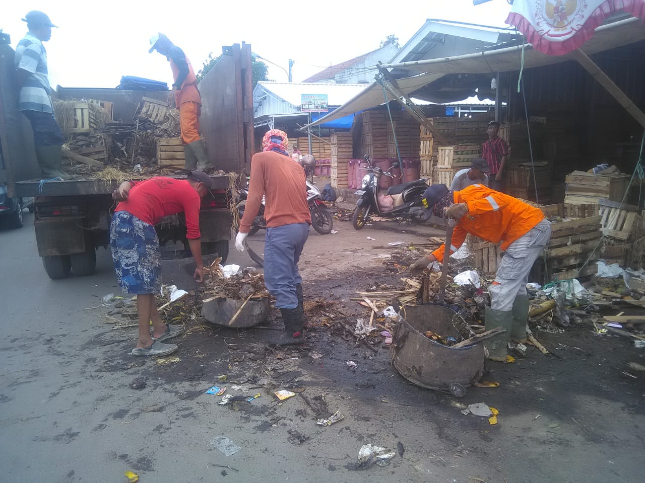 Bebersih Sampah di Kawasan Rau Trade Center (RTC)