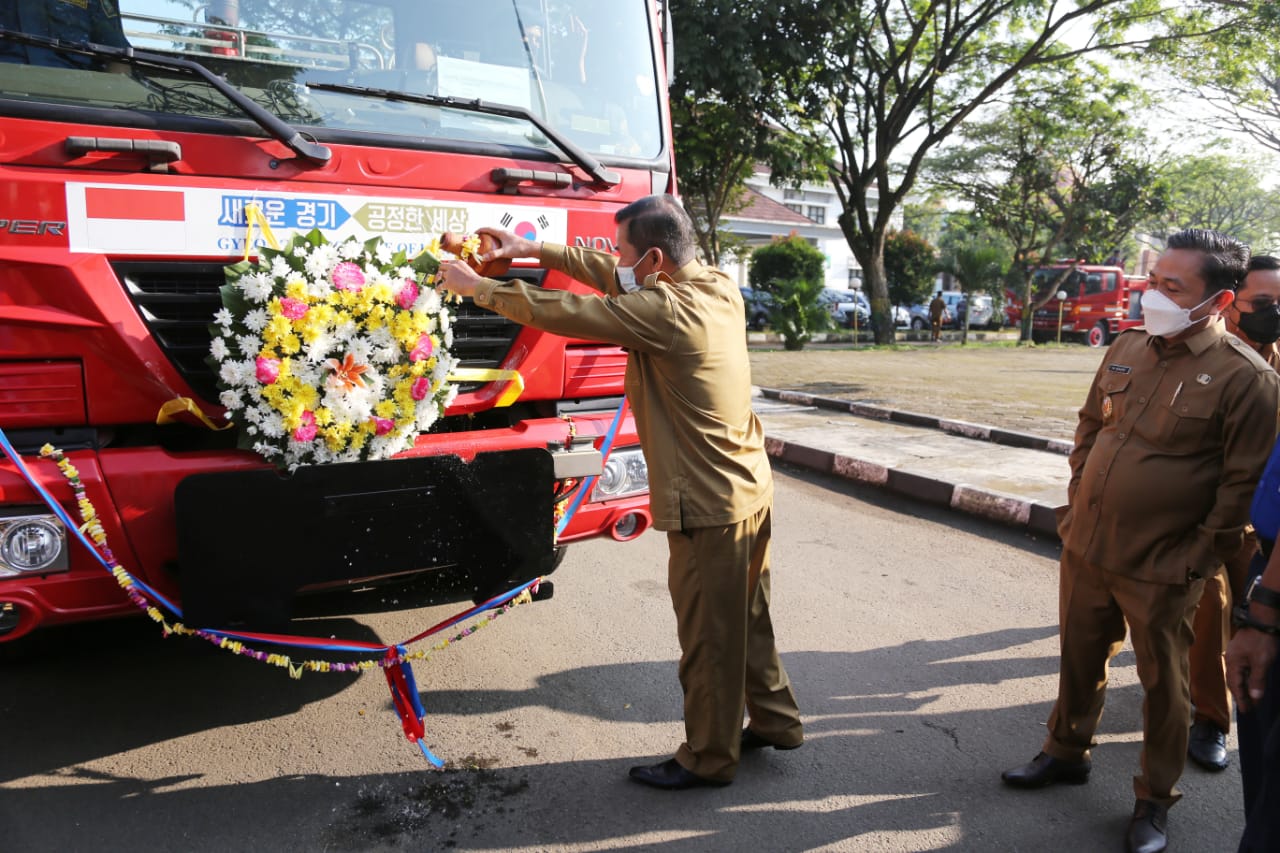 Pemkot Terima Satu Unit Mobil Damkar dari Korea