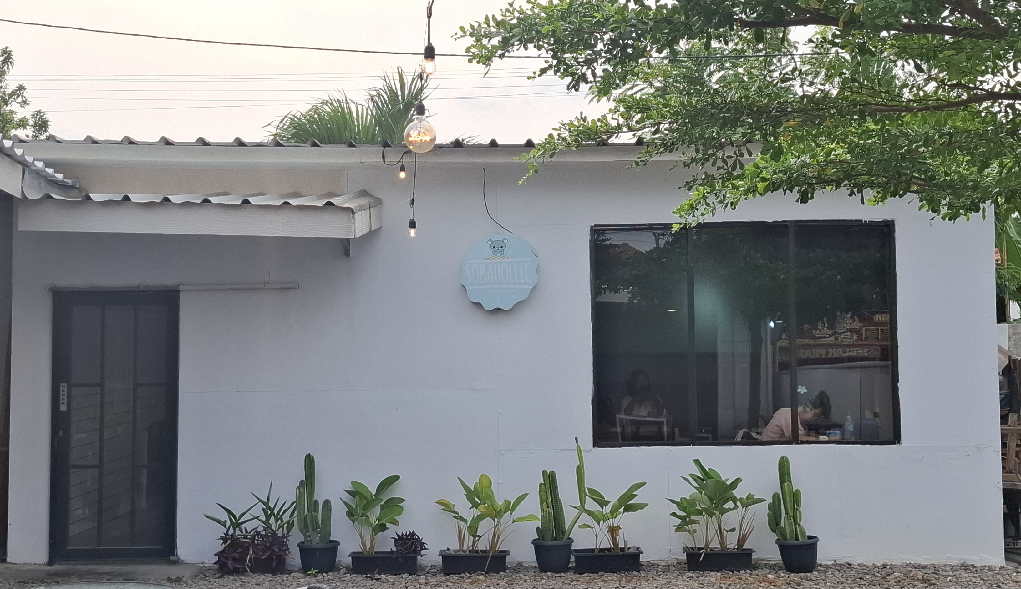 Cafe Sobahollic, Tempat Nongkrong Kekinian di Kota Serang dengan Menu Jepang Harga Ramah Kantong