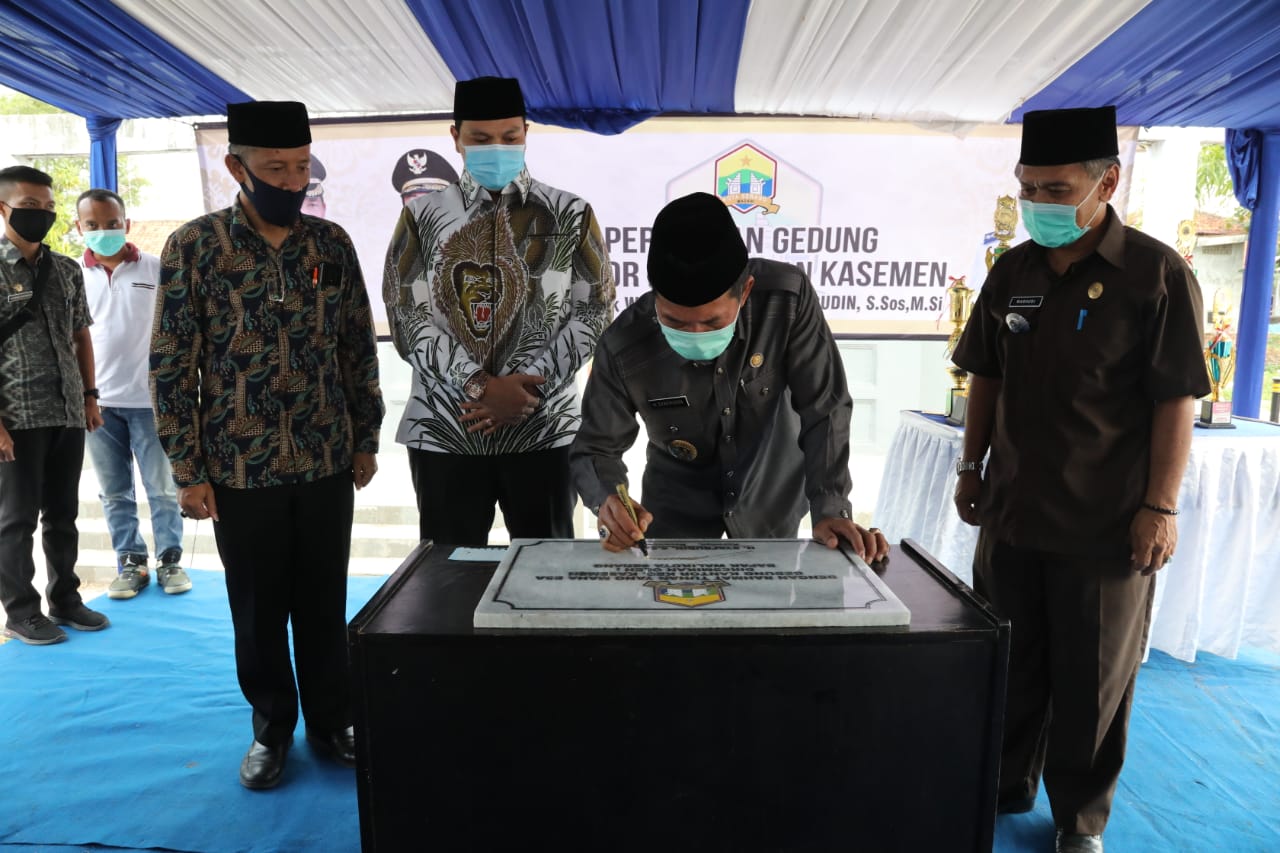 Syafrudin Resmikan Gedung Kantor Kecamatan Kasemen