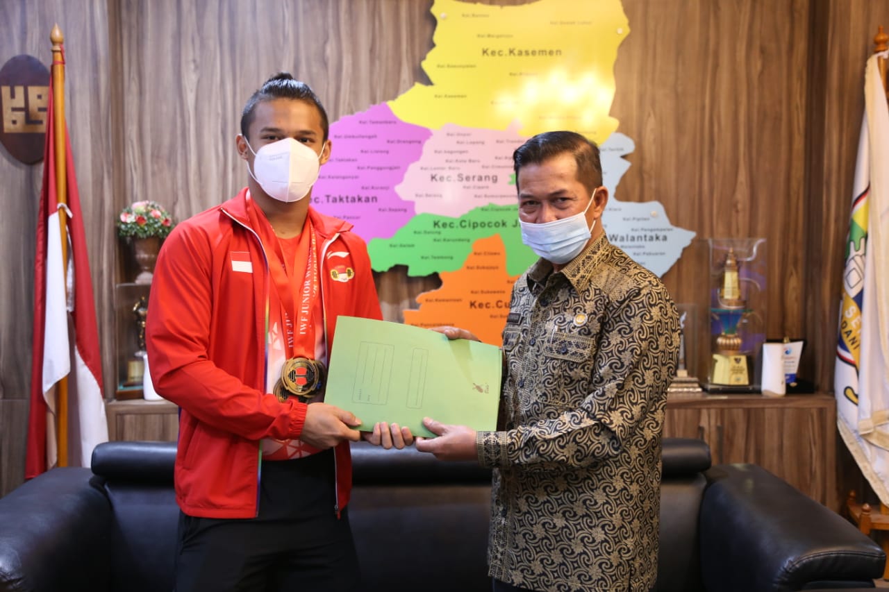 Rizky Juniansyah Atlet Angkat Besi Yang Membanggakan Kota Serang ...