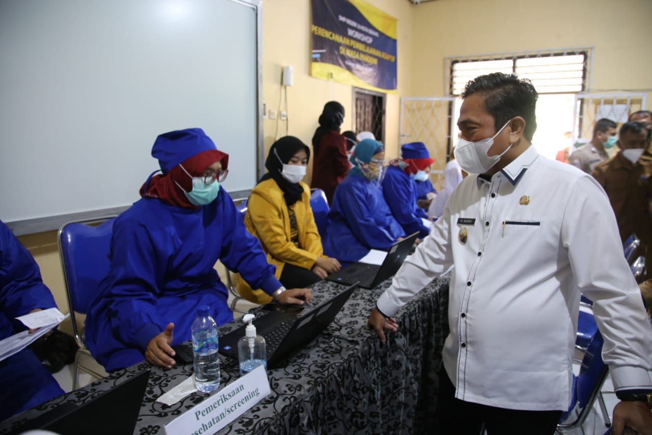 Wakil Walikota Serang Tinjau Pelaksanaan Vaksinasi di SMPN 16 Kota Serang
