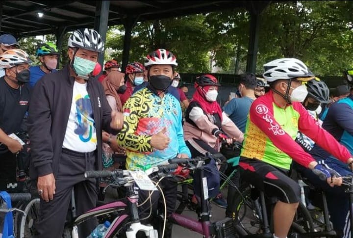 Walikota se-Indonesia bersepeda bersama.