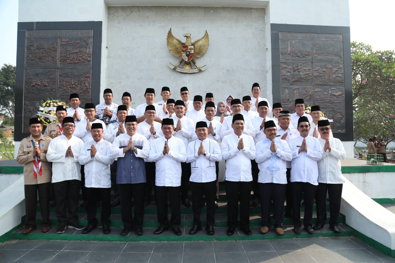 Jelang HUT Ke-16 Kota Serang, Syafrudin Lakukan Ziarah dan Tabur Bunga