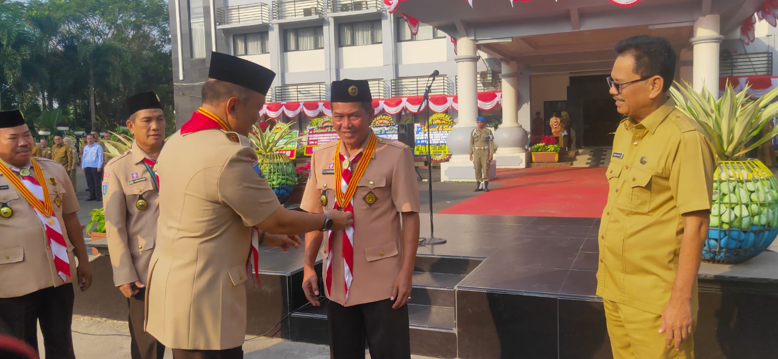 Sebagai Mabicab Kota Serang Syafrudin Terima Penghargaan Tanda Lencana Melati