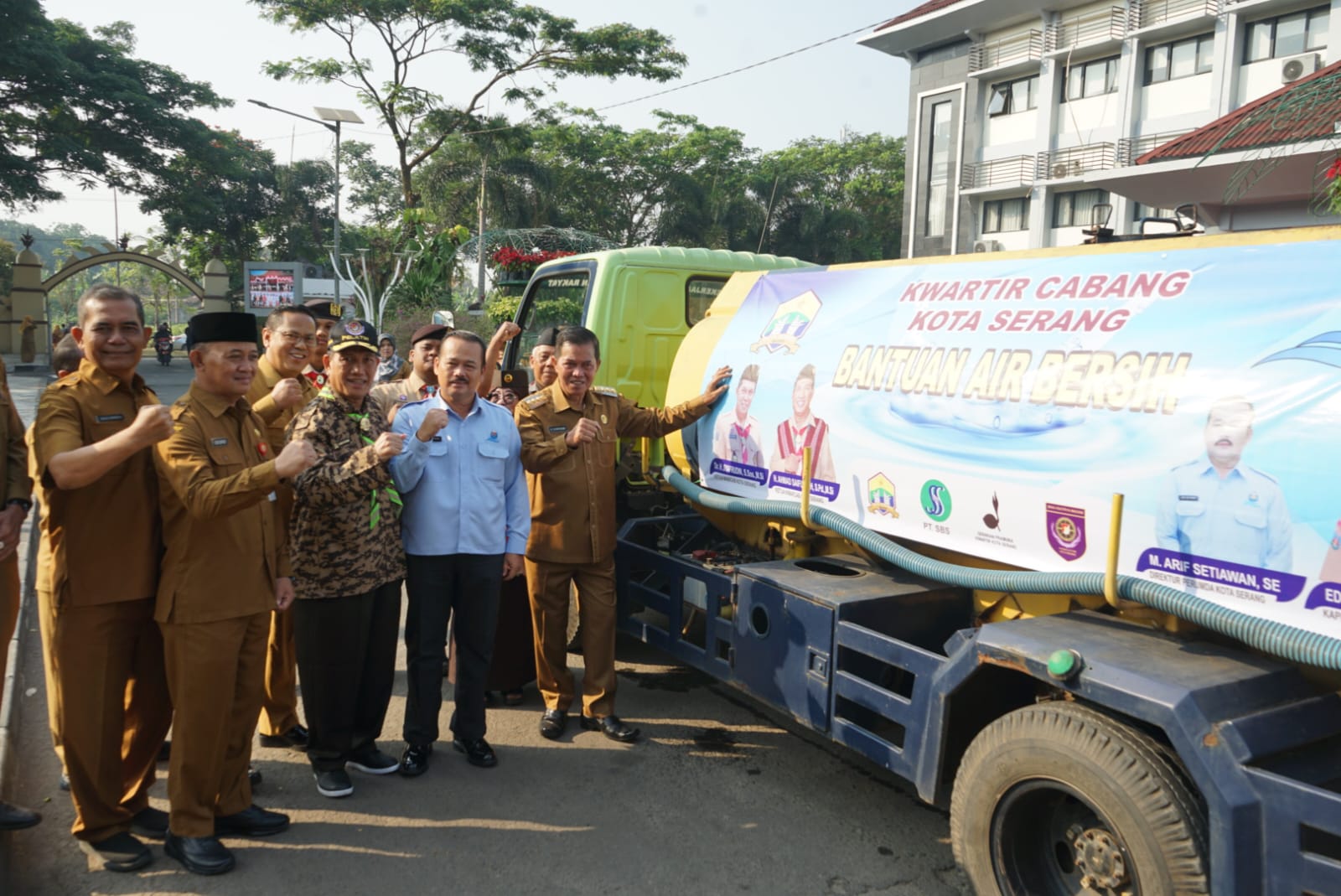 Bersama PT.  Tirta Madani dan  Kwarcab Pramuka, Pemkot Serang Beri Bantuan Air Bersih