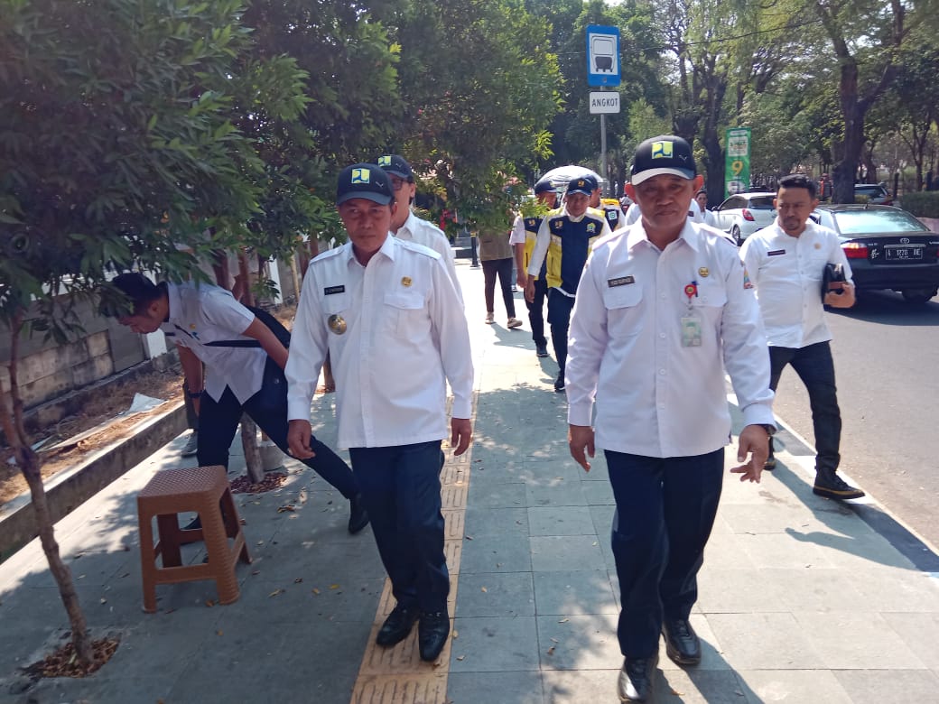 Walikota keliling Monitoring pembangunan Pedestrian dan Jalan di Kota Serang