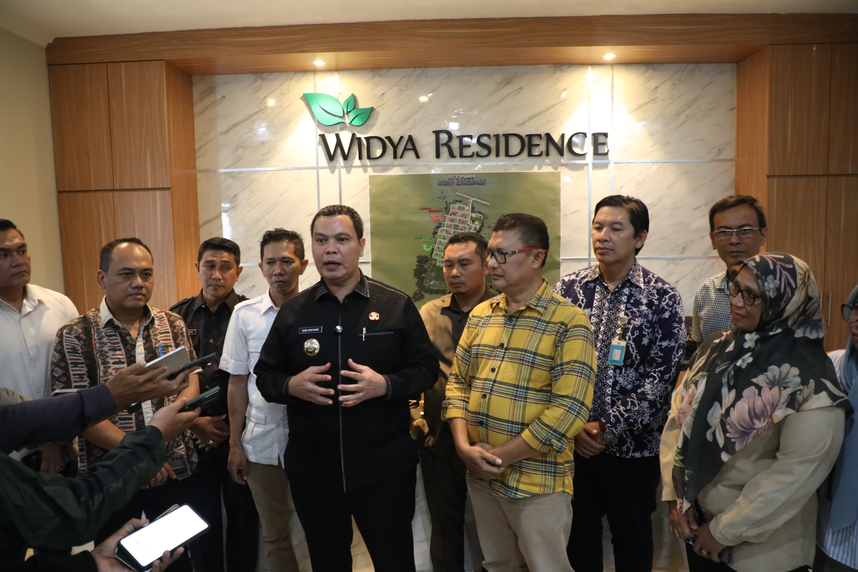 Budi Rustandi Kunjungi Widya Residence, Kota Serang Peroleh Bantuan Drainase 200 Meter.
