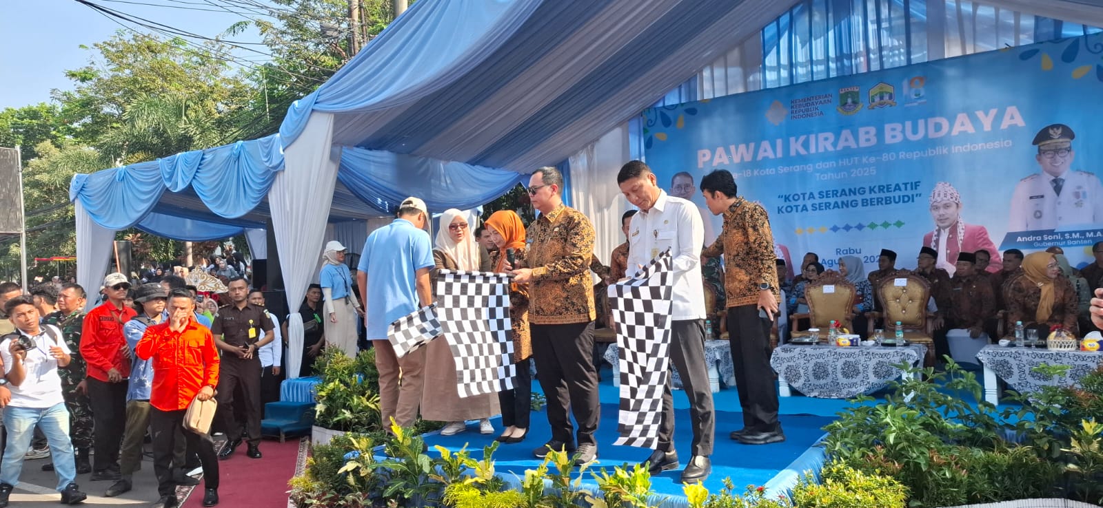 SPEKTAKULER, Kirab Pawai Budaya HUT ke-18 Kota Serang Berlangsung Meriah, Ada Kontingen Khusus dari Yogyakarta