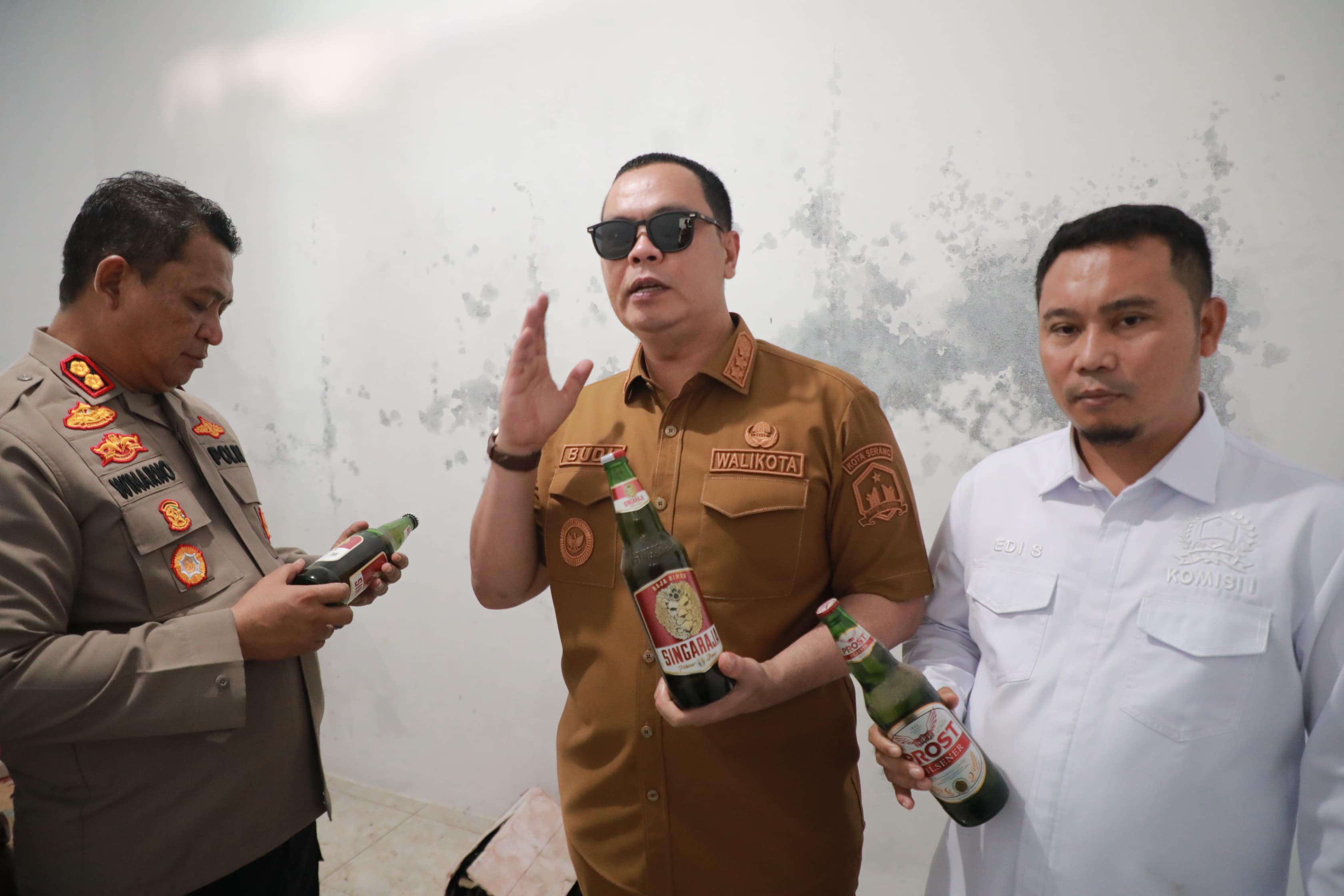 2 Bulan Pengintaian, Pemkot Serang dan Polresta Bongkar Gudang Miras Ilegal Berisi 15.000 Botol.