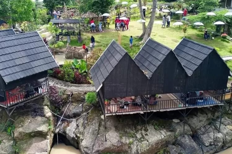 Saung Ende, Wisata Alam Tepi Sungai yang Menenangkan di Kota Serang