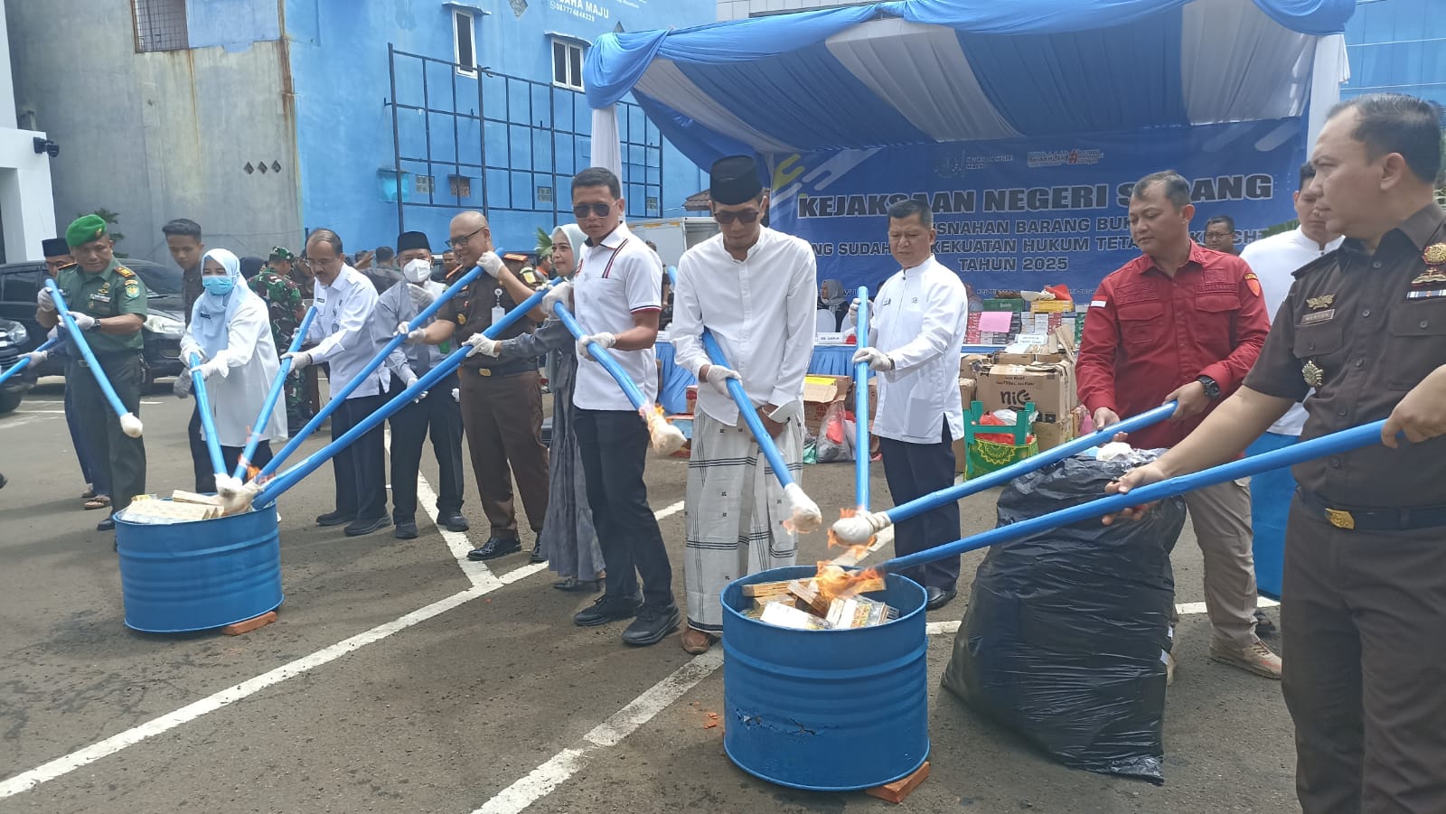 Forkopimda Kota Serang Apresiasi Transparansi Kejari dalam Pemusnahan Barang Bukti Narkotika.