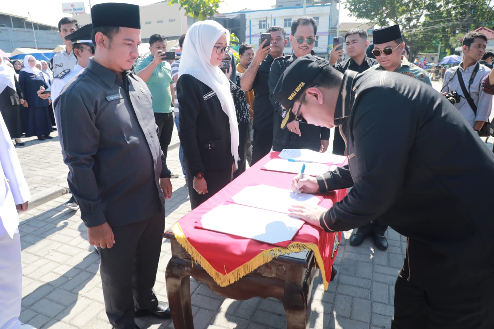 Wali Kota Serang Lantik 269 Pejabat di Pasar Kepandean, Tekankan Kinerja dan Inovasi PAD
