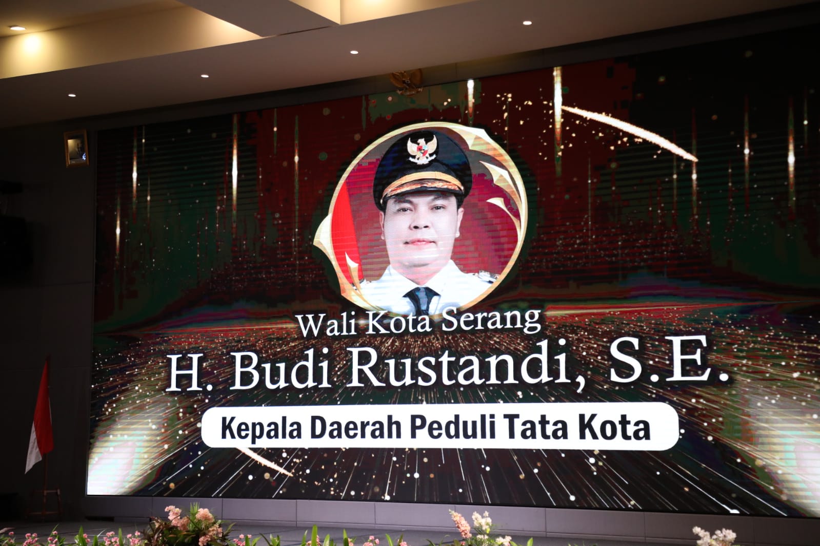 Wali Kota Serang Budi Rustandi Terima Penghargaan Peduli Tata Kota dari Kabar Banten Award 2025