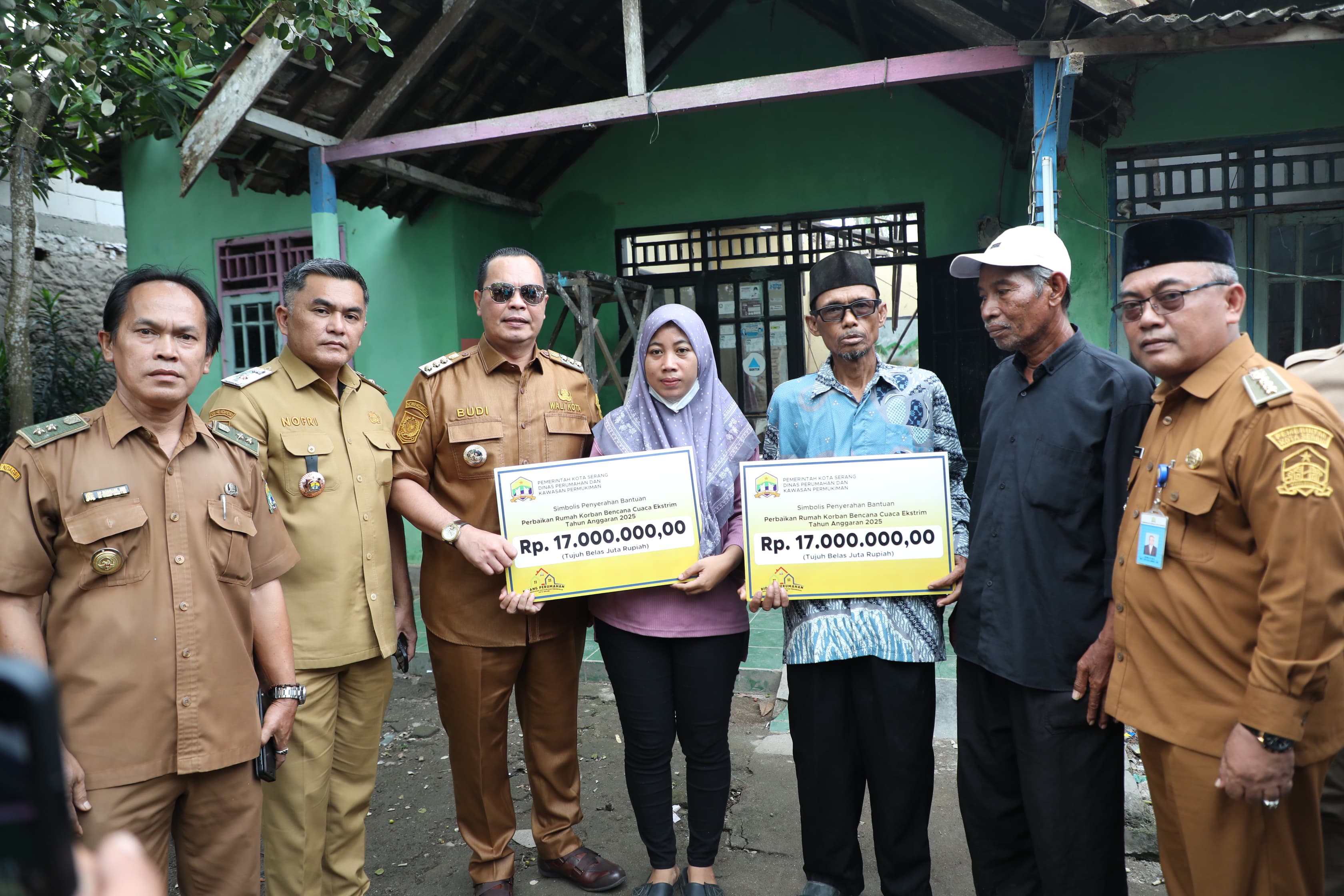 Gerak Cepat Tangani Rumah Roboh Di Kasemen, Walikota Berikan Bantuan 17 Juta.