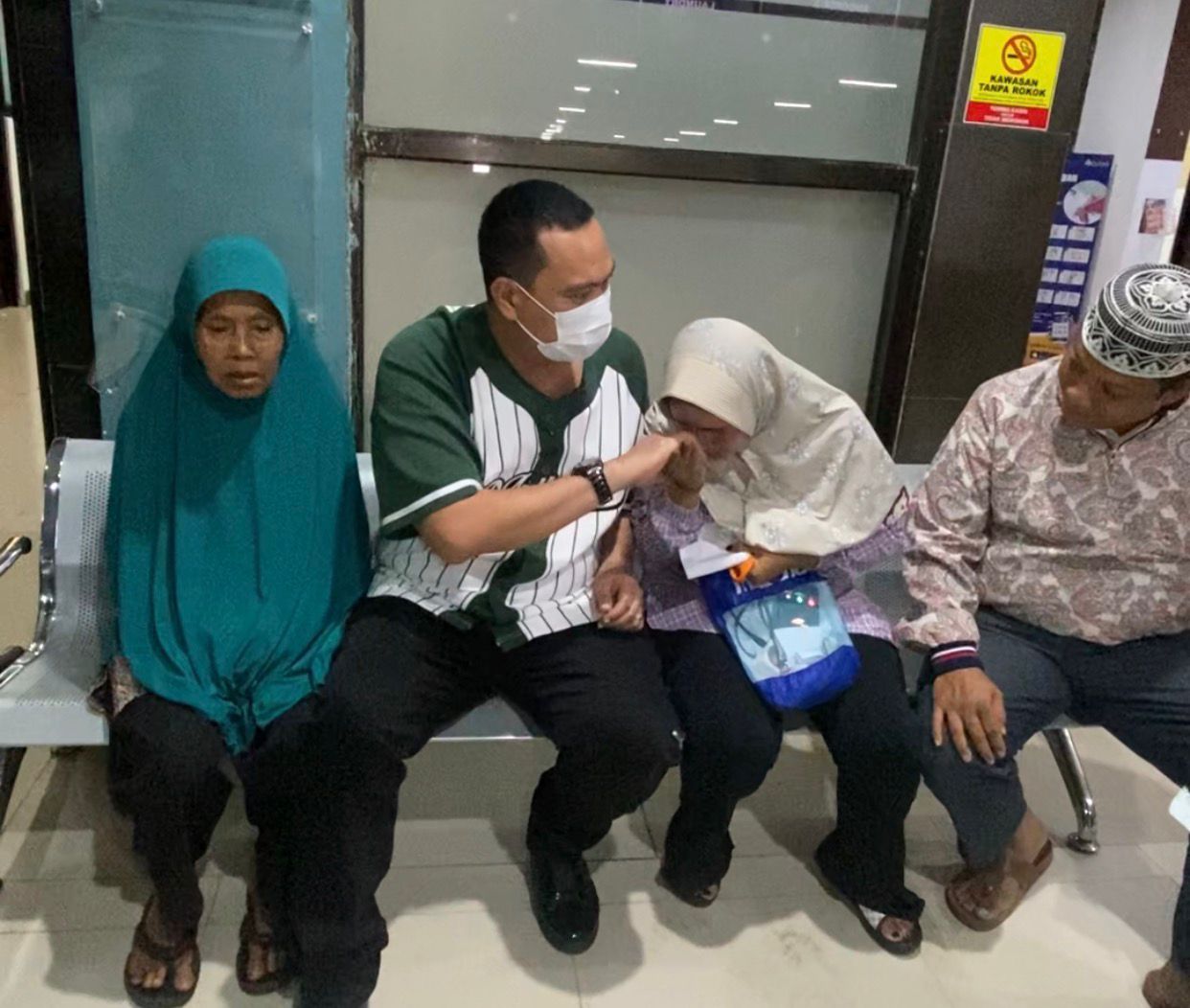 Respons Cepat Aduan Warga, Wali Kota Budi Rustandi Tinjau Penanganan Medis Pasien Kritis Malam Hari