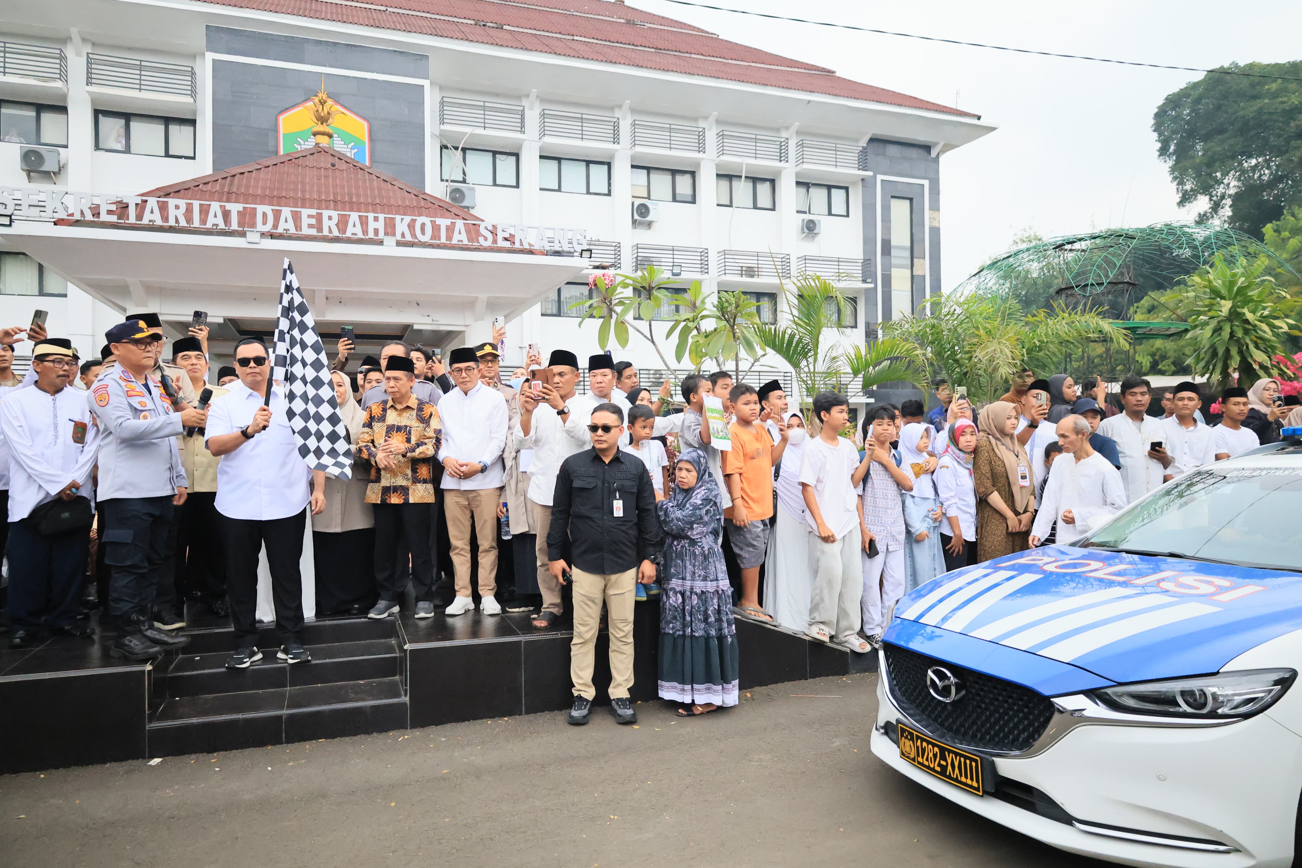Wali Kota Budi Rustandi Lepas 386 Jemaah Haji di KSB, Titip Doa Tulus untuk Kemajuan Kota Serang