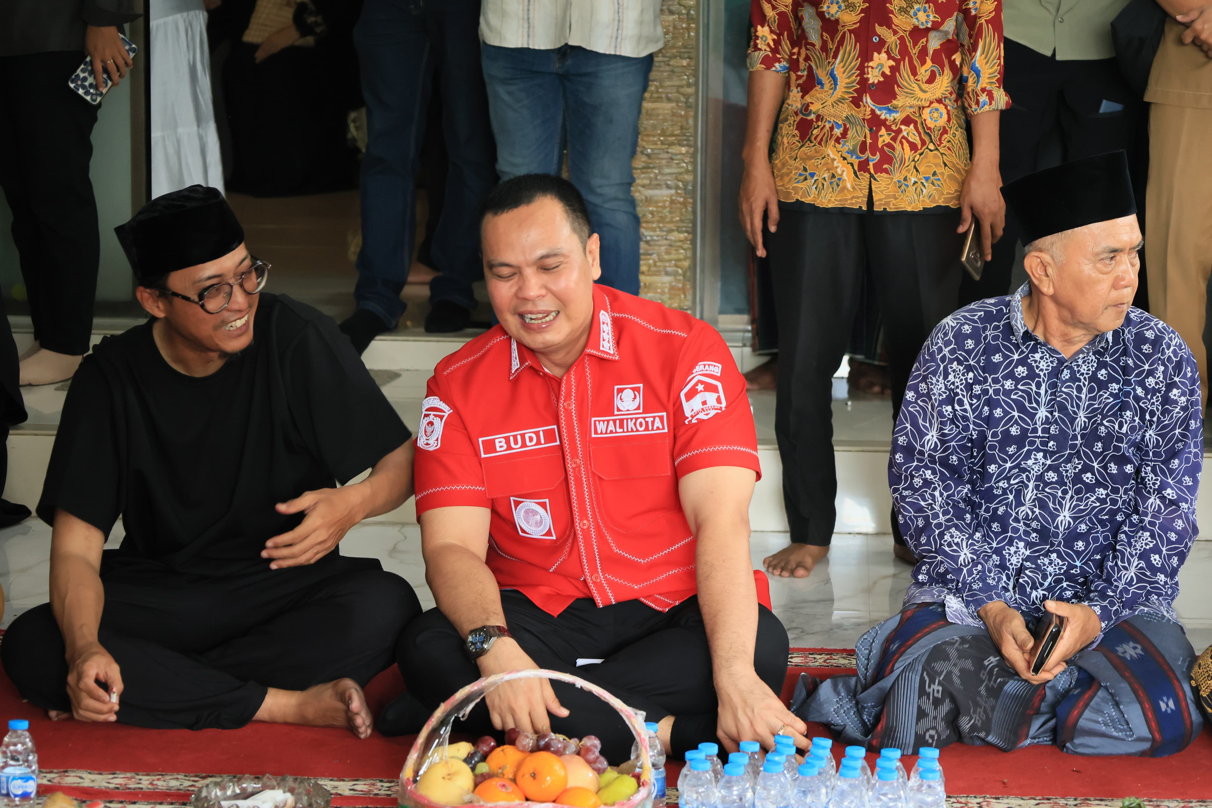 Wali Kota Serang Budi Rustandi Melayat ke Rumah Duka Almarhum Syafrudin, Sampaikan Belasungkawa