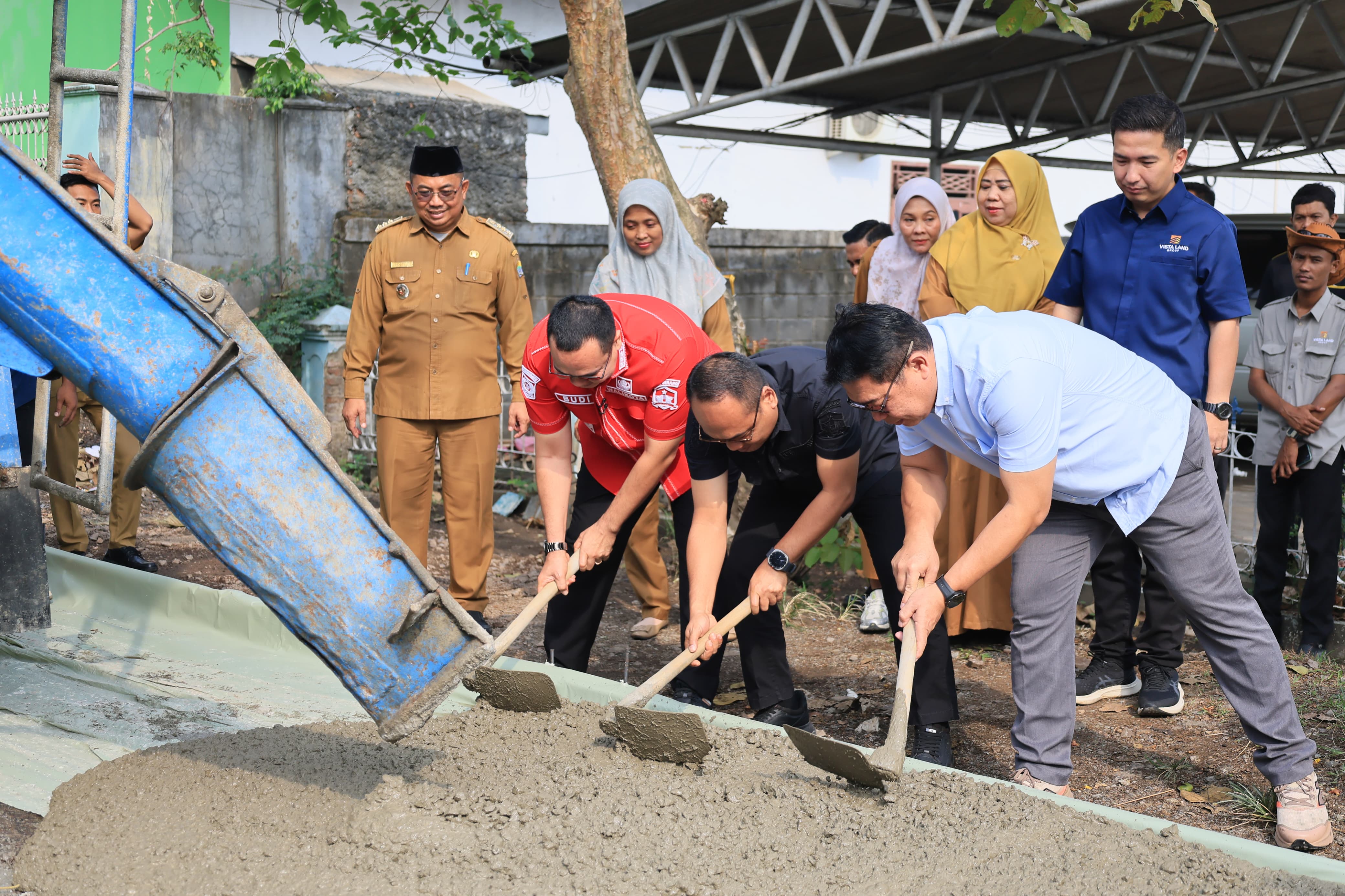 Dibangun Lewat CSR PT BMM, Wali Kota Serang Resmikan Betonisasi Jalan Pakupatan - Bendung