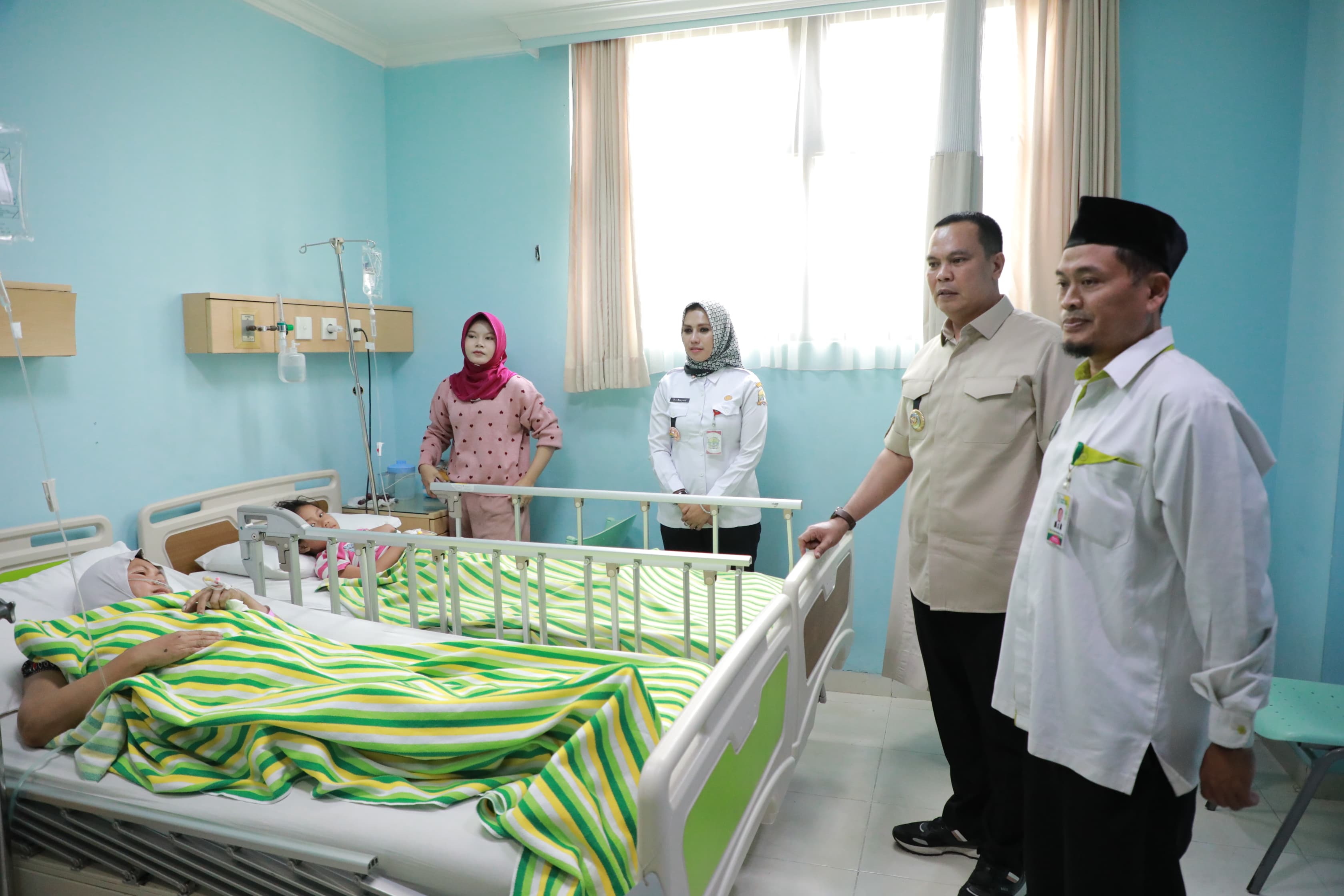 Wali Kota Serang Jenguk Korban Kebakaran di RS Sari Asih, Pastikan Penanganan dan Bantuan Berjalan