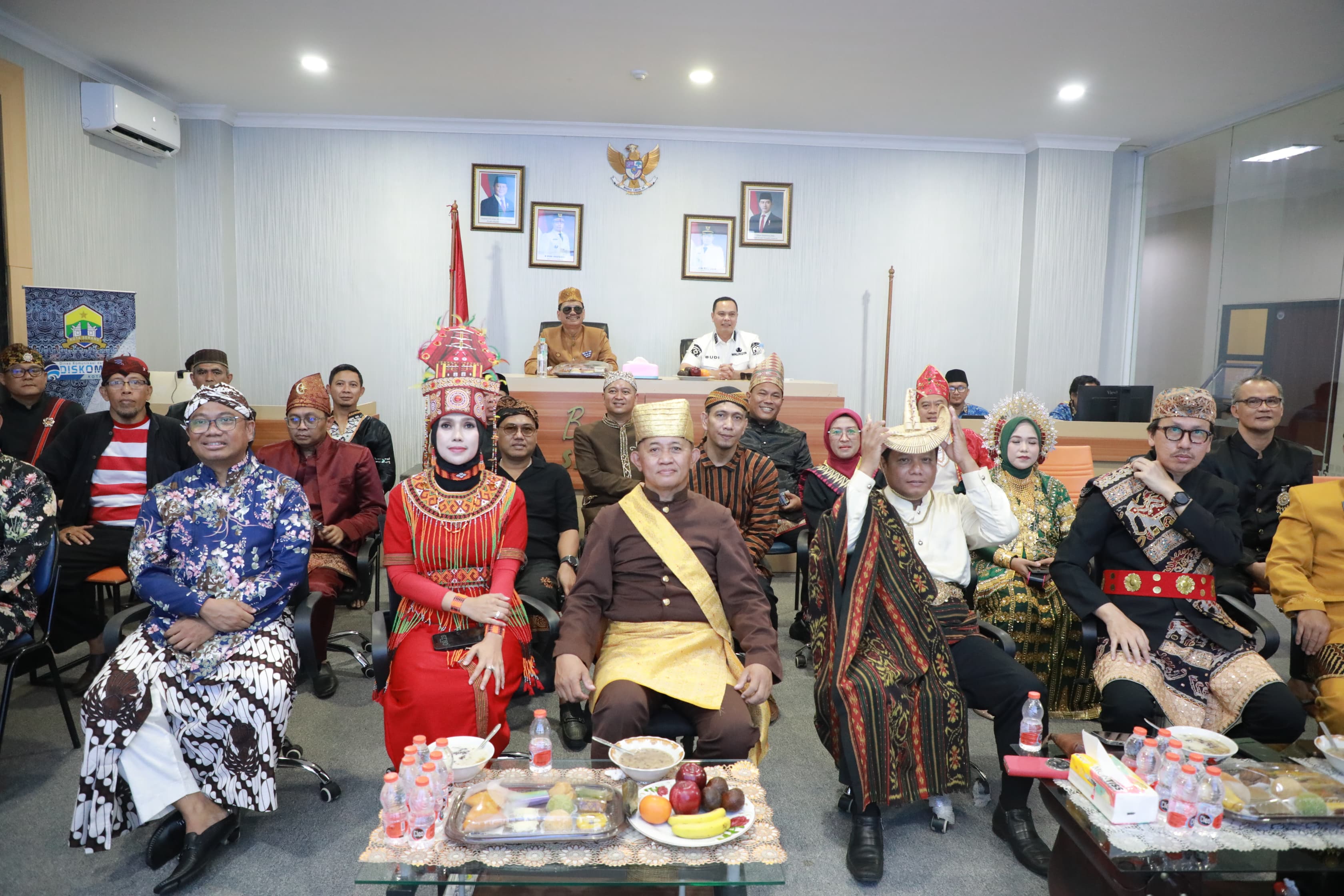 HUT RI Ke-81, Pejabat Pemkot Serang Kenakan Pakaian Nusantara, Sekda: Cermin Bhinneka Tunggal Ika
