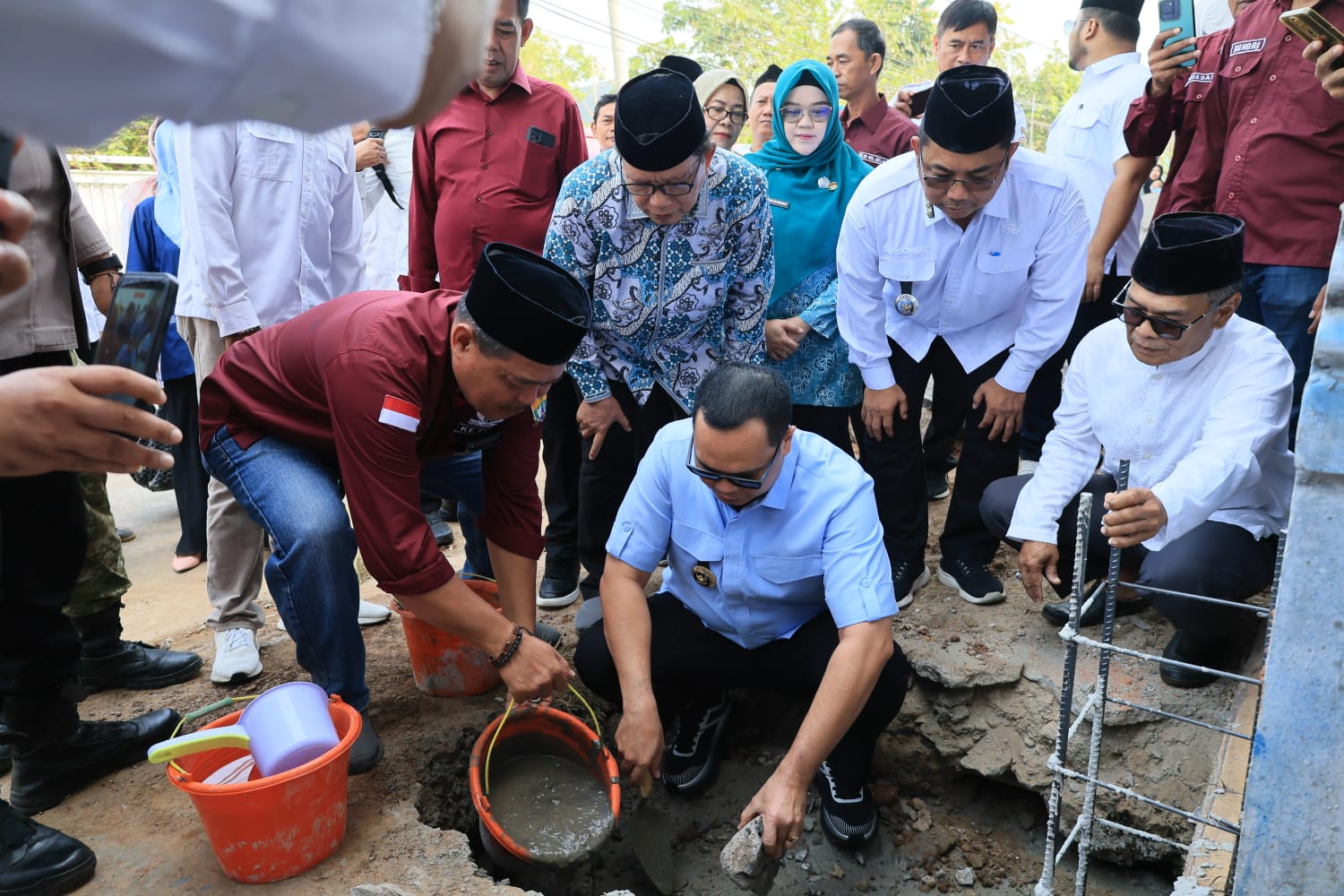 Perkuat Identitas Lingkungan, Wali Kota Serang Pimpin Peletakan Batu Pertama Gapura Kelurahan Gelam