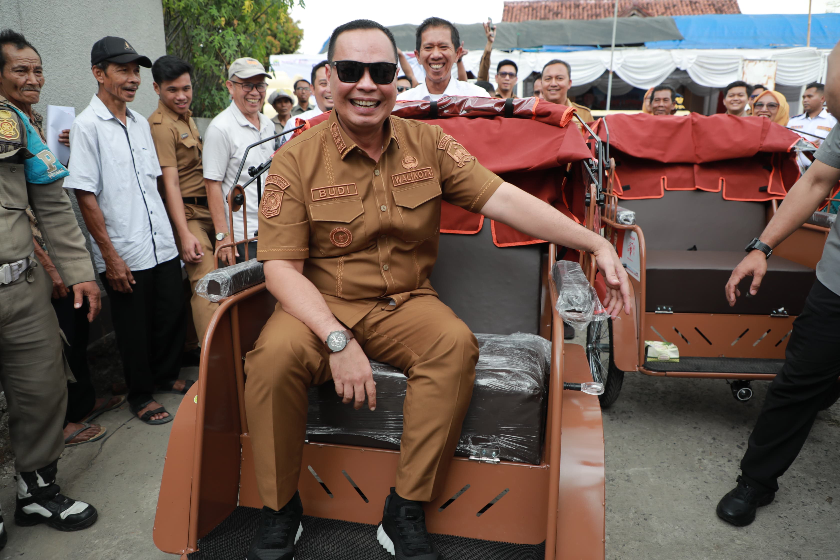 Tingkatkan Kesejahteraan Warga, Wali Kota Serang Tinjau Pelatihan 200 Calon Pengemudi Becak Listrik Bantuan Prabowo