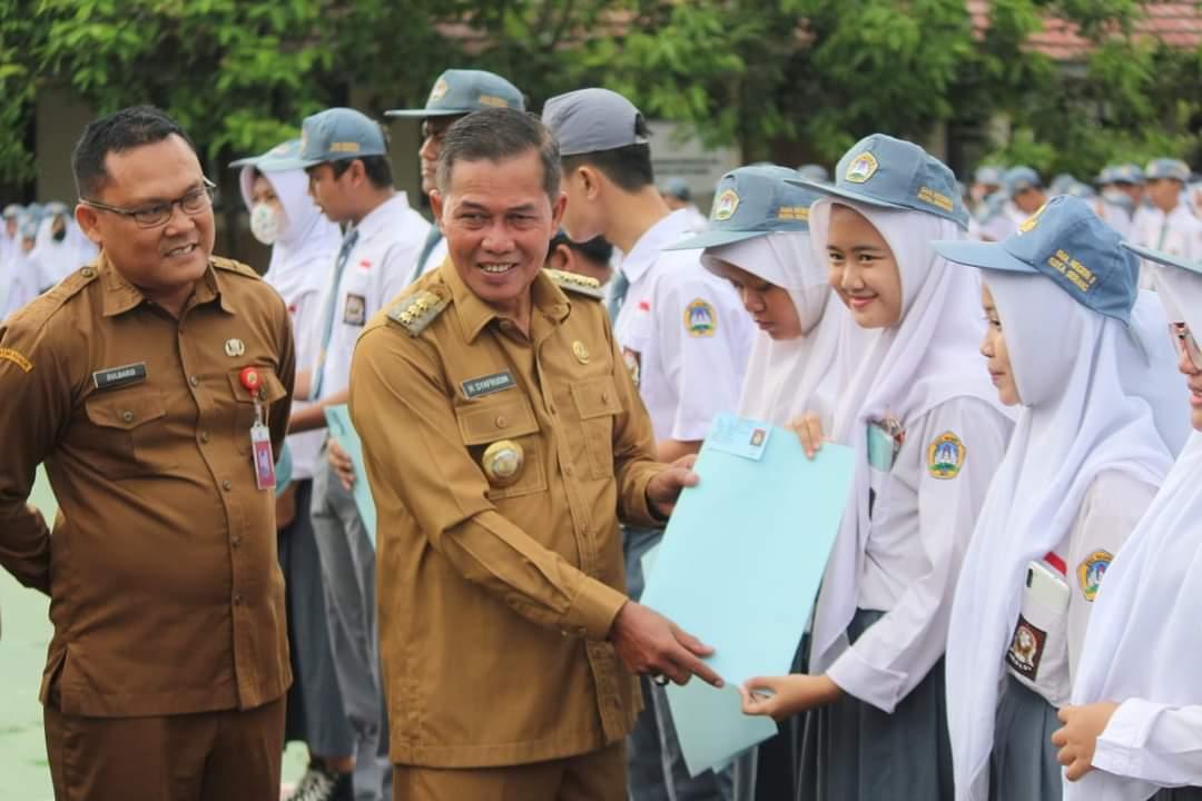 Walikota Jebol E-KTP Usia Pemula di SMAN 8 Kota Serang