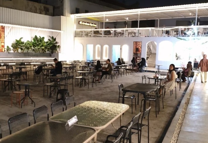 Onix Coffee and Space, Ruang Nongkrong Malam Paling Hidup di Kota Serang