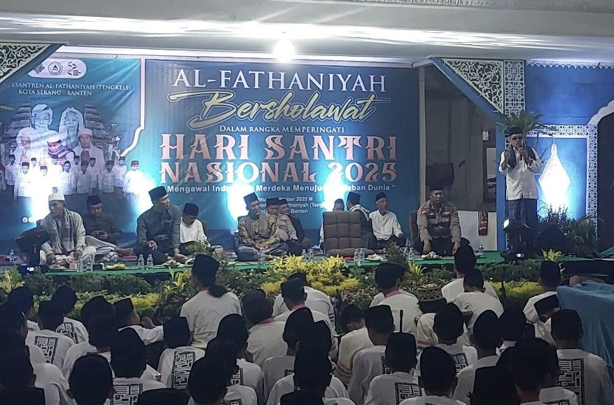 Santri Kota Serang Bersholawat, KH Saifun Nawasi Tegaskan Santri Siap Jadi Pemimpin Bangsa