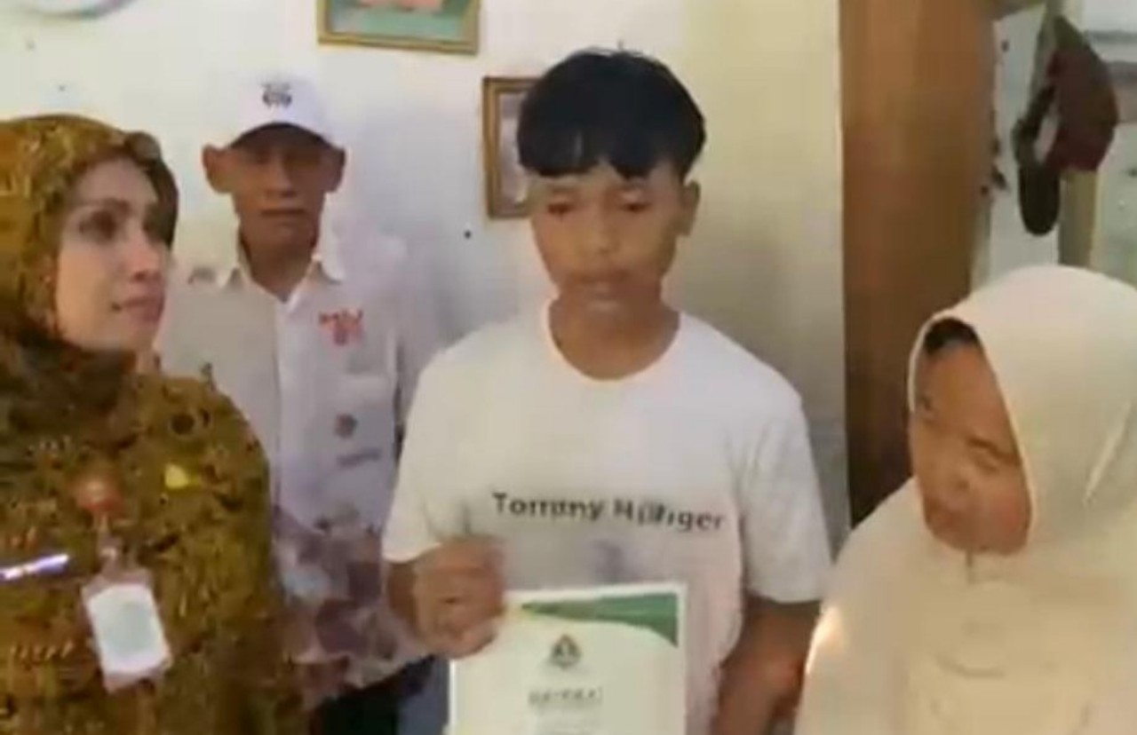 Wali Kota Serang Bantu Warga Tebus Ijazah dengan Dana Pribadi, Wujud Kepedulian terhadap Masa Depan Generasi Muda