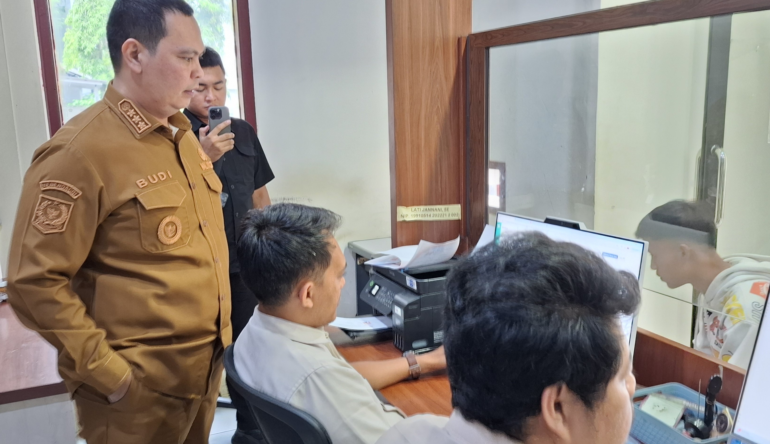 Wali Kota Serang Budi Rustandi Sidak Disnakertrans, Pastikan Perwal 80 Persen Tenaga Kerja Lokal Segera Direalisasikan