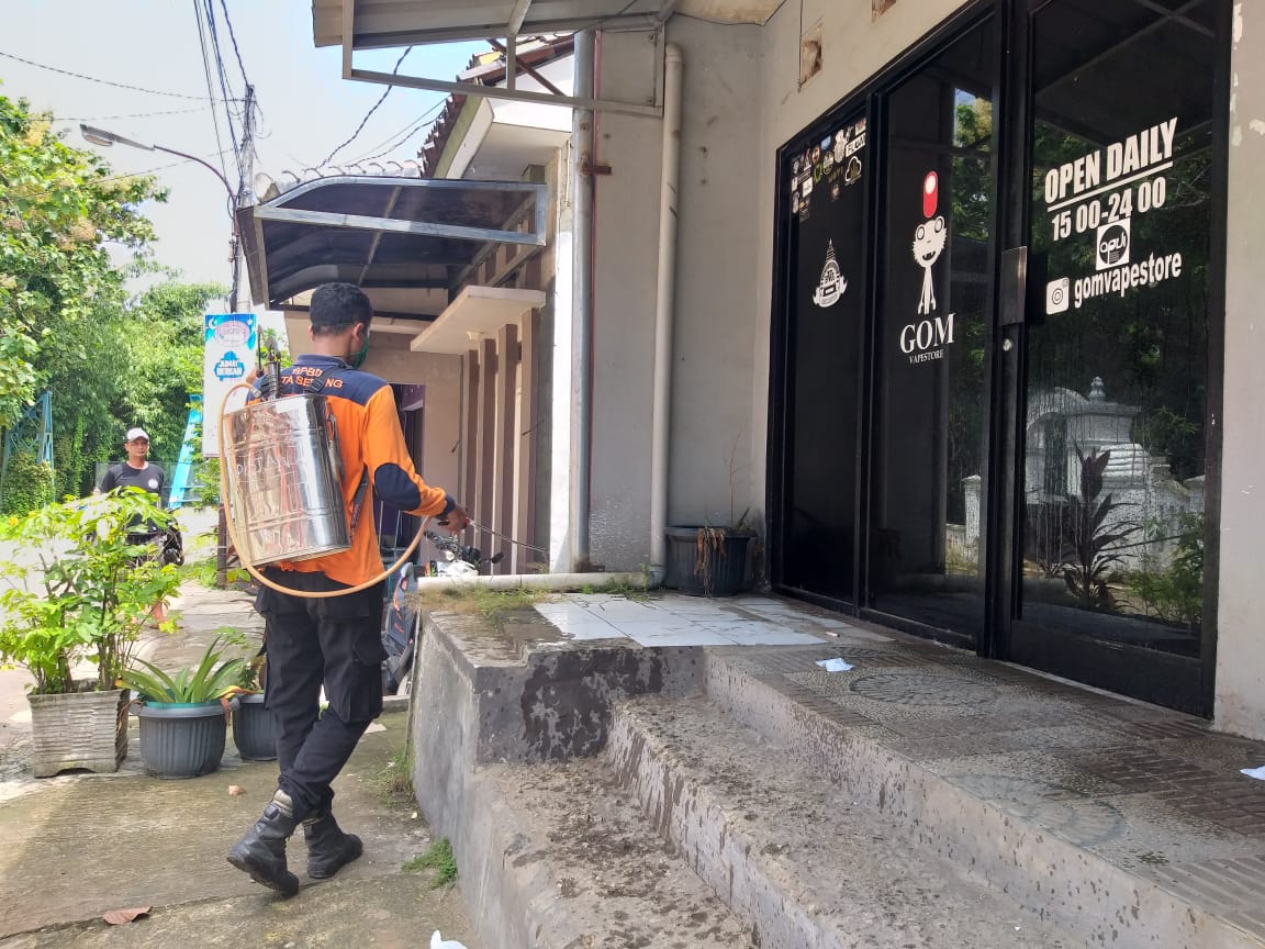 Penyemprotan Disinfektan di Kelurahan Serang dan Cipare Kec.Serang