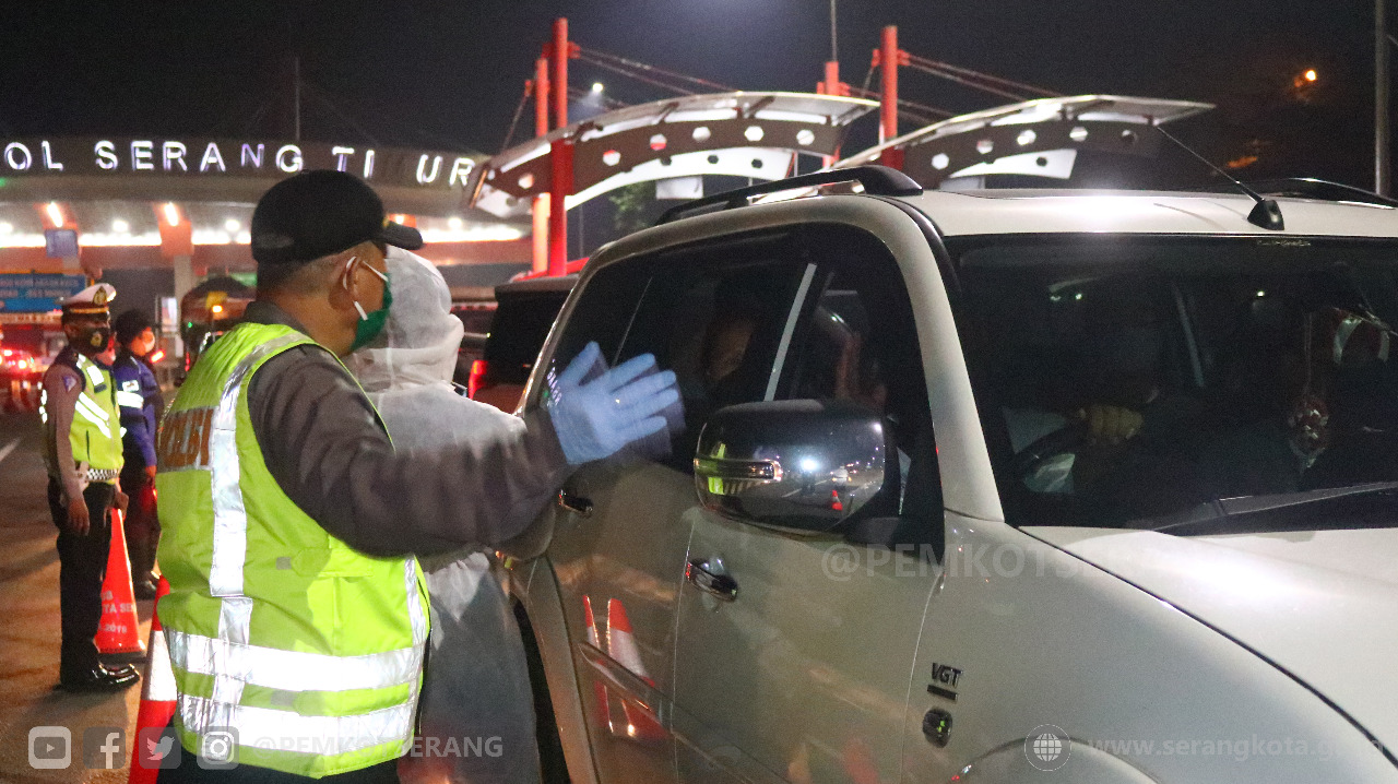 Check Point Covid-19 di Pintu Tol Kota Serang