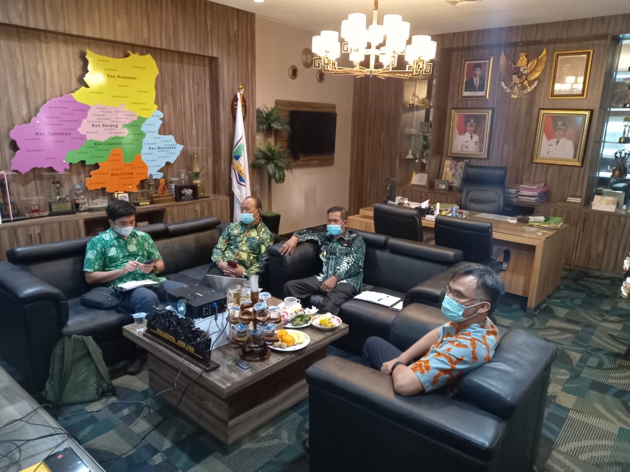 Walikota mengikuti Rapat Koordinasi Percepatan Pembangunan Infrastruktur Melalui Video Conference.
