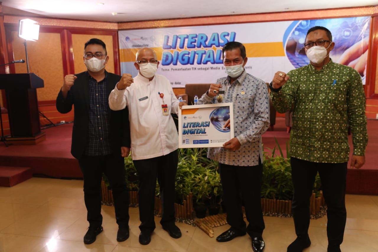Literasi Digital Manfaatkan TIK Sebagai Media Edukasi